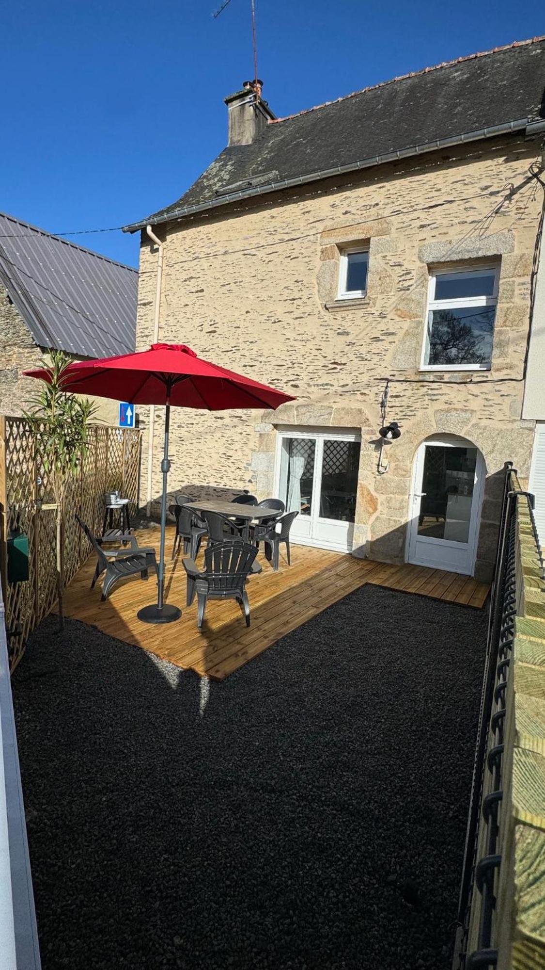 Petite Maison En Pierre Au Pied De La Voie Verte Ploërmel Exterior foto